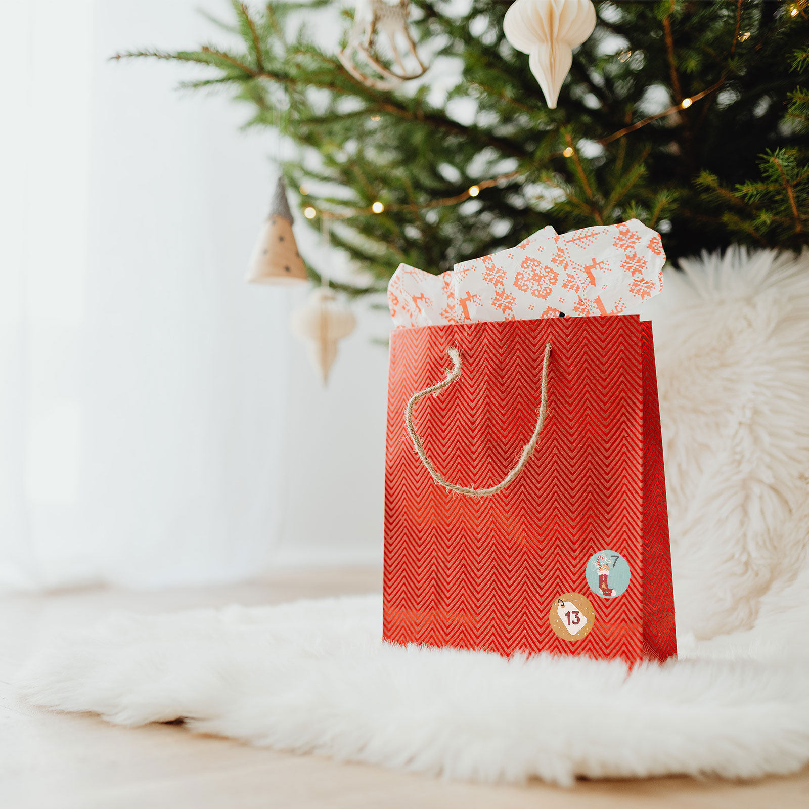 Advent Calendar Gift - 10 แผ่นสติ๊กเกอร์ตกแต่งคริสต์มาสรูปวงกลมอุปกรณ์ปาร์ตี้สติกเกอร์ฉลากสีวันหยุดปฏิทินนับถอยหลังหมายเลขห่อของขวัญ