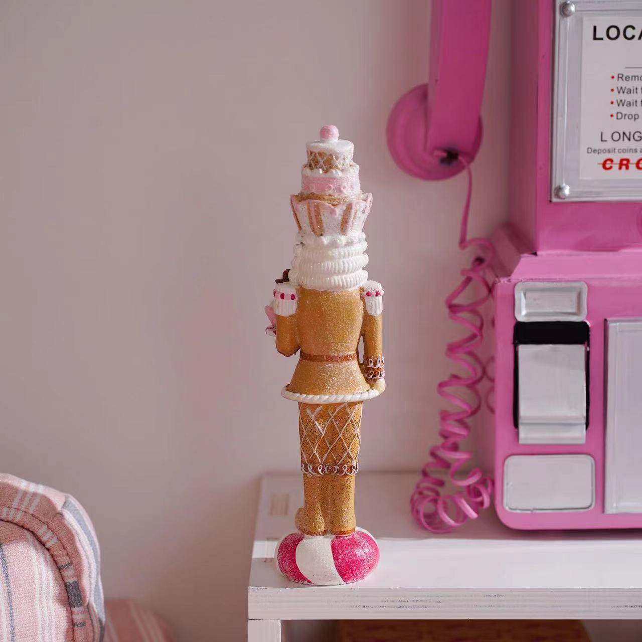 ตุ๊กตาทหารนัทแครกเกอร์สีชมพูหว - Nutcracker Figurine บทวิจารณ์และราคา