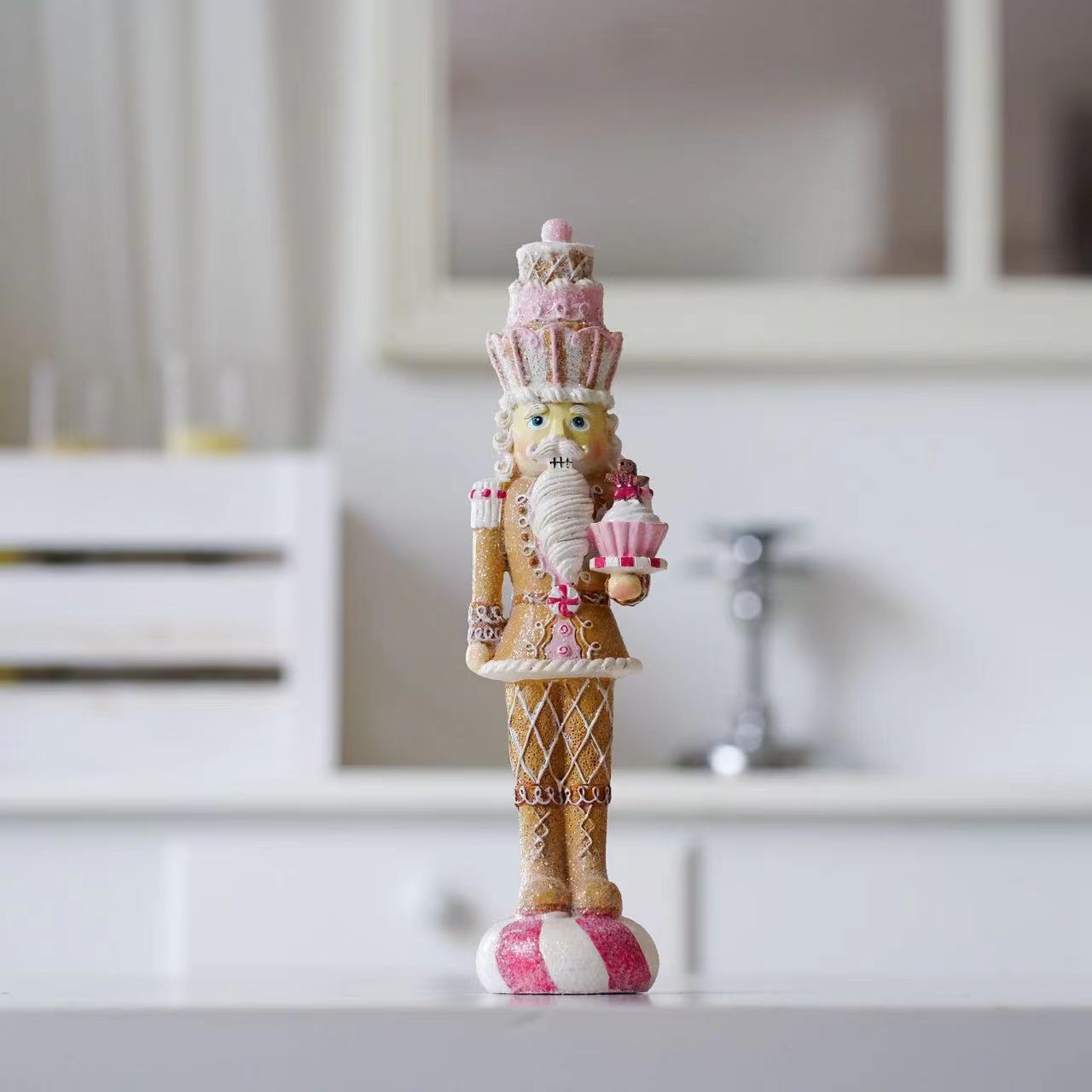 ตุ๊กตาทหารนัทแครกเกอร์สีชมพูหว - Nutcracker Figurine บทวิจารณ์และราคา