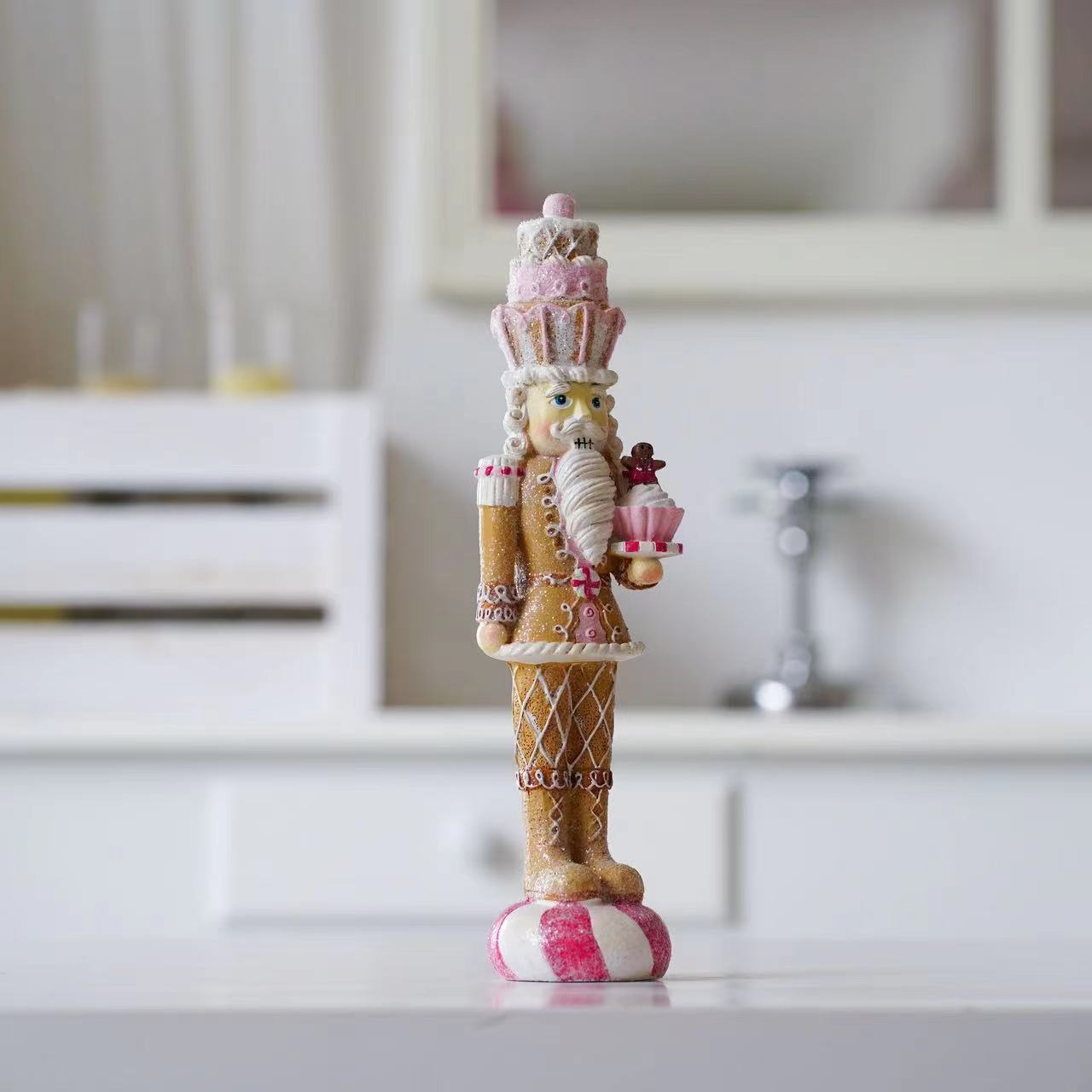 ตุ๊กตาทหารนัทแครกเกอร์สีชมพูหว - Nutcracker Figurine บทวิจารณ์และราคา